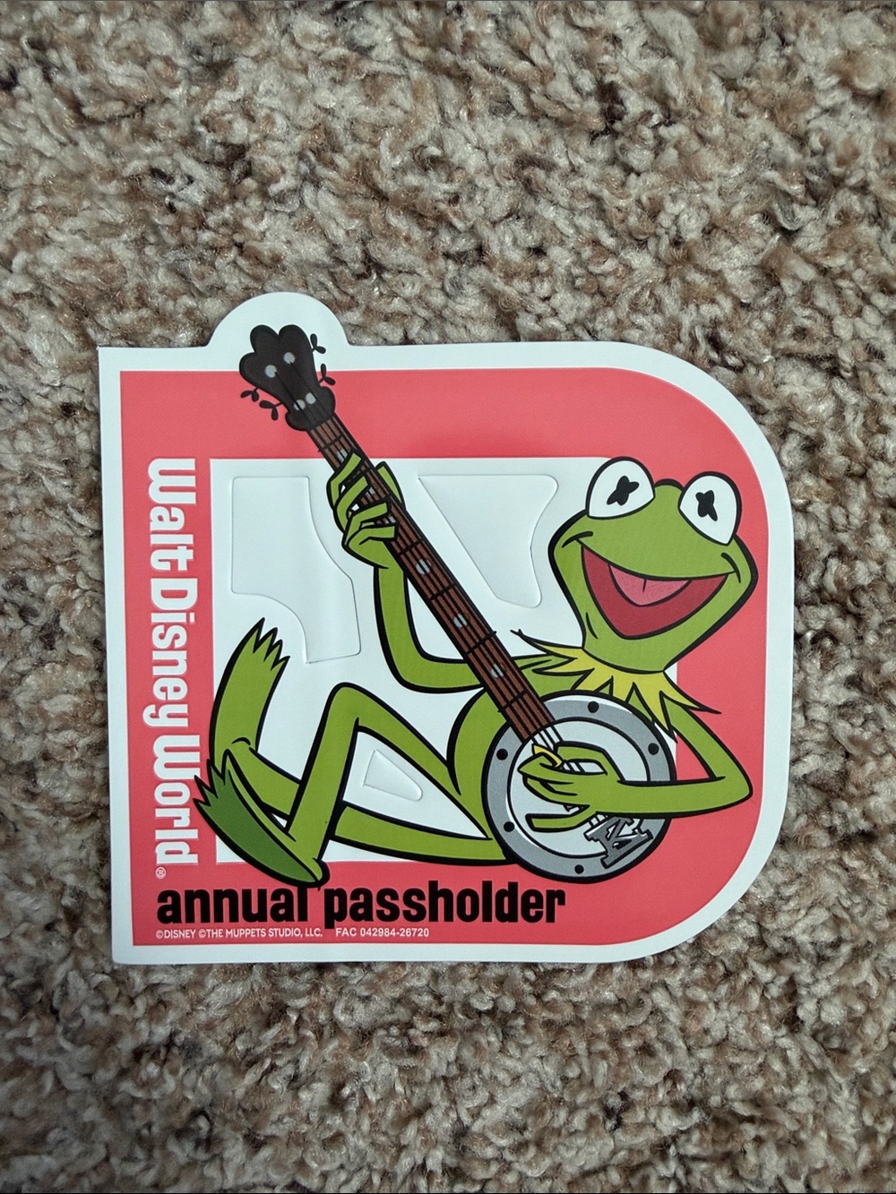 WALT DISNEY WORLD ANNUAL PASSHOLDER MAGNET KERMIT THE FROG
